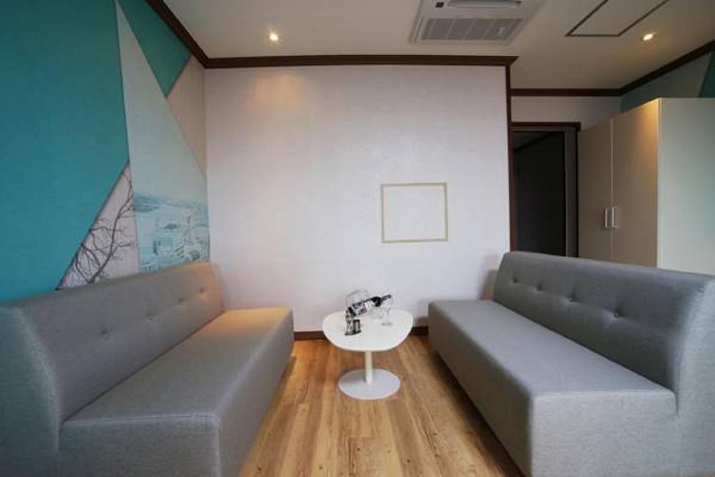 Seongsan Aqua Beach Hotel Seogwipo Exteriör bild