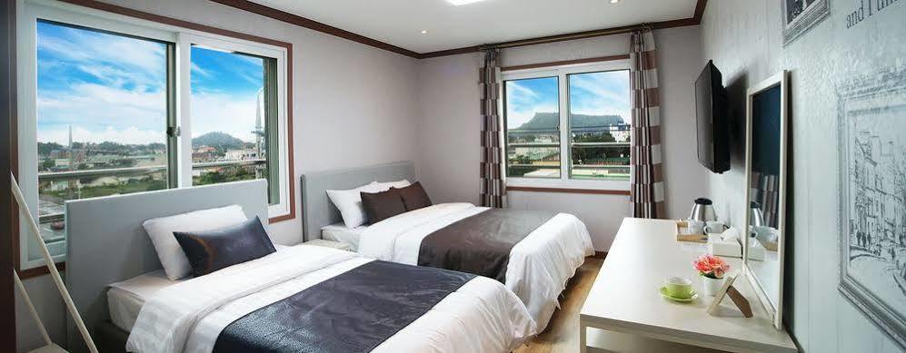 Seongsan Aqua Beach Hotel Seogwipo Exteriör bild