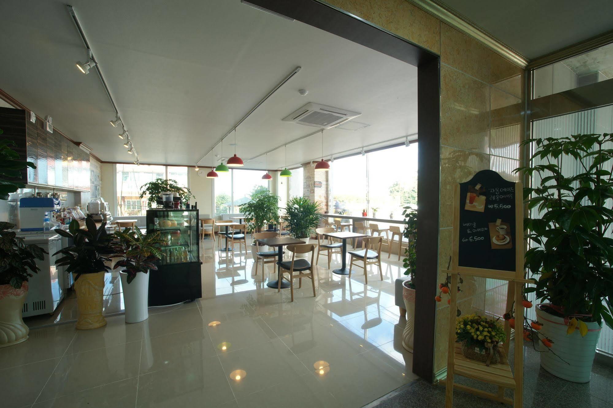 Seongsan Aqua Beach Hotel Seogwipo Exteriör bild