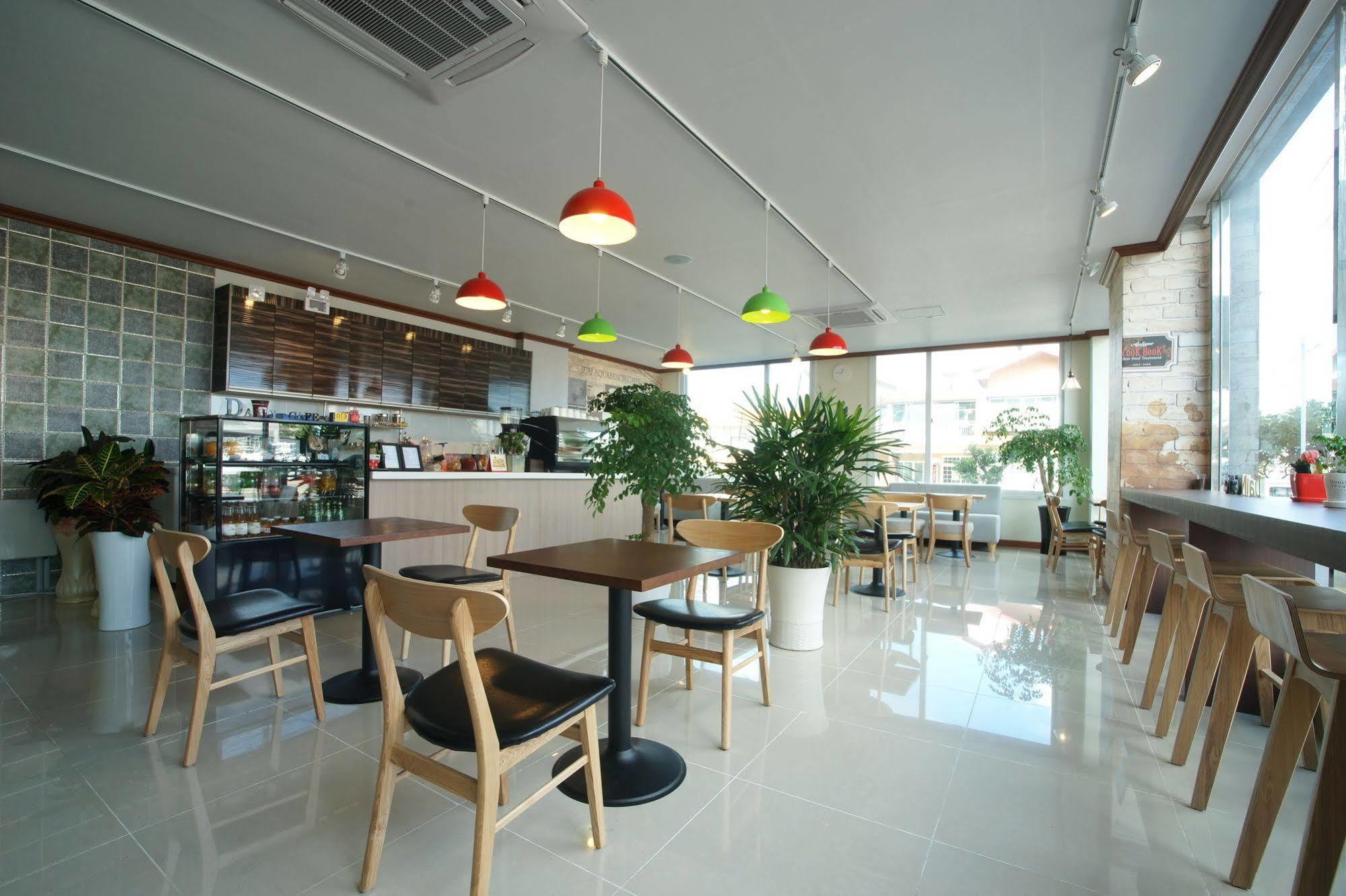 Seongsan Aqua Beach Hotel Seogwipo Exteriör bild