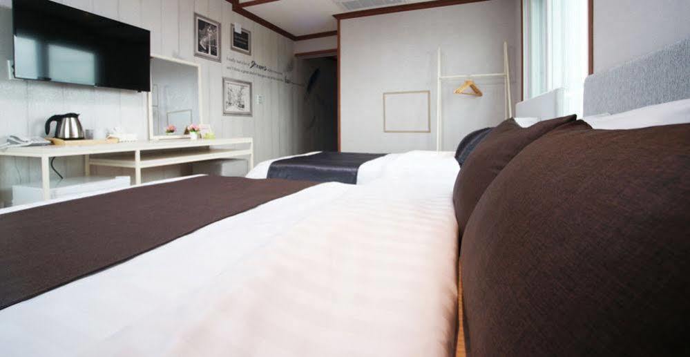 Seongsan Aqua Beach Hotel Seogwipo Exteriör bild