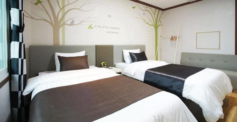 Seongsan Aqua Beach Hotel Seogwipo Exteriör bild